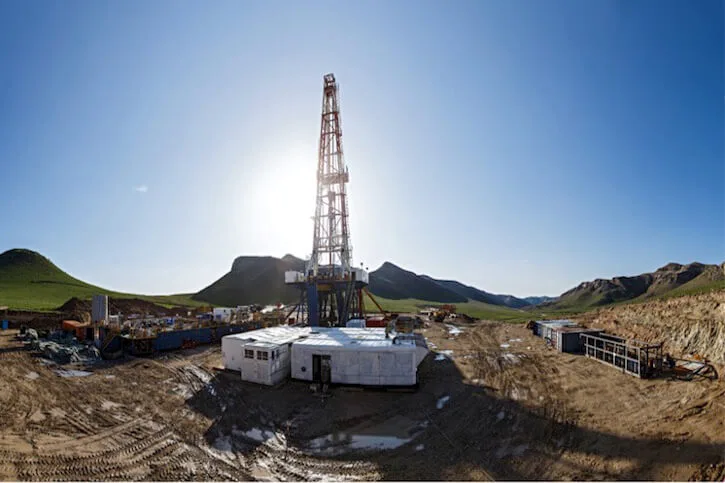 crude oil rig